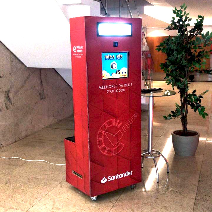 Totem Interativo da BH Foto Cabine em evento corporativo